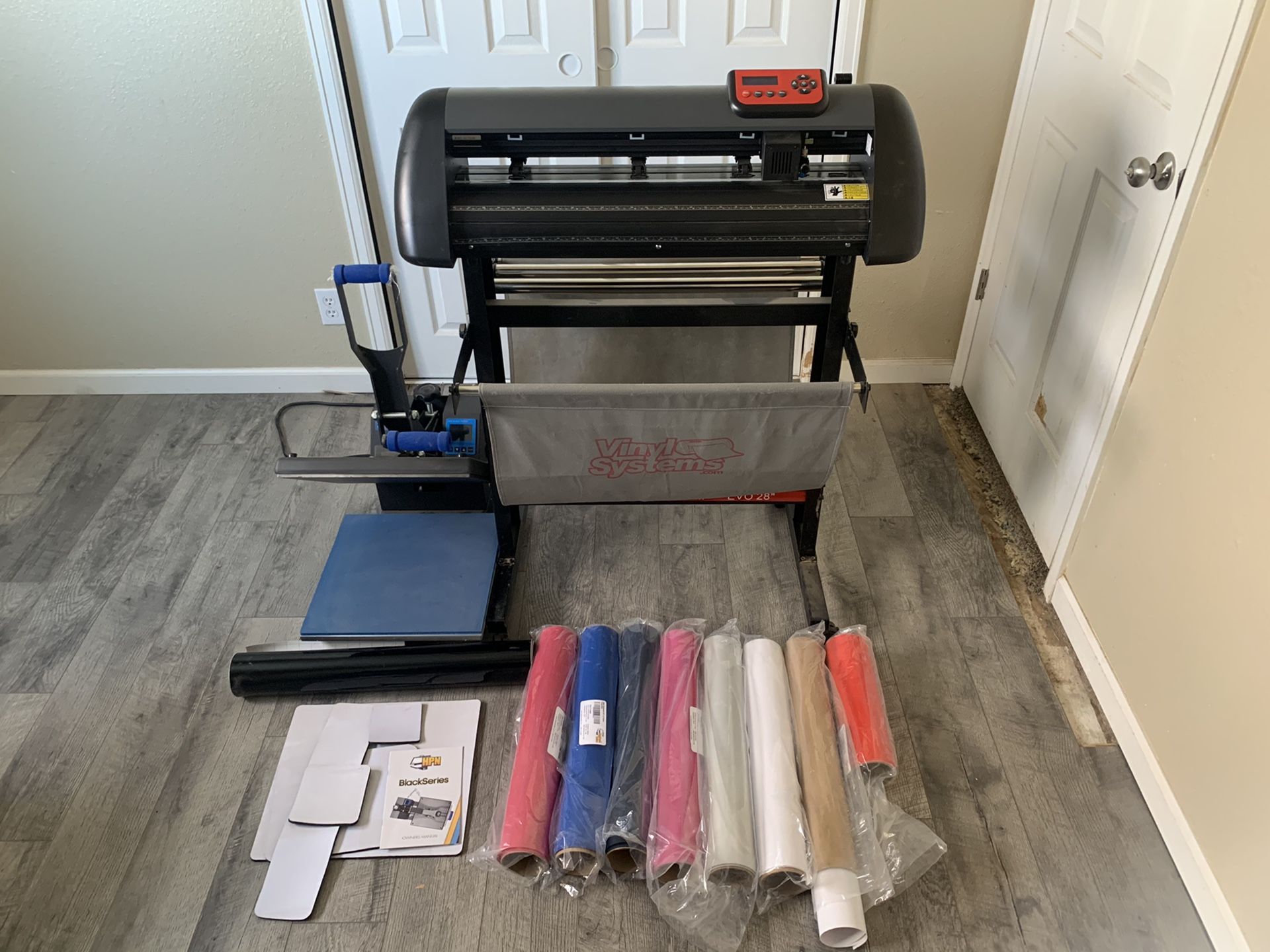 Evo vinyl systems 28” vinyl cutter with HPN black series heat press