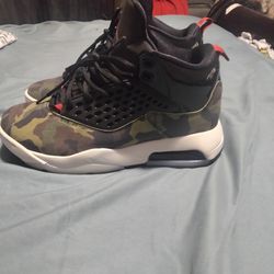 MEN AIR JORDAN CAMO SNEAKERS SIZE 10