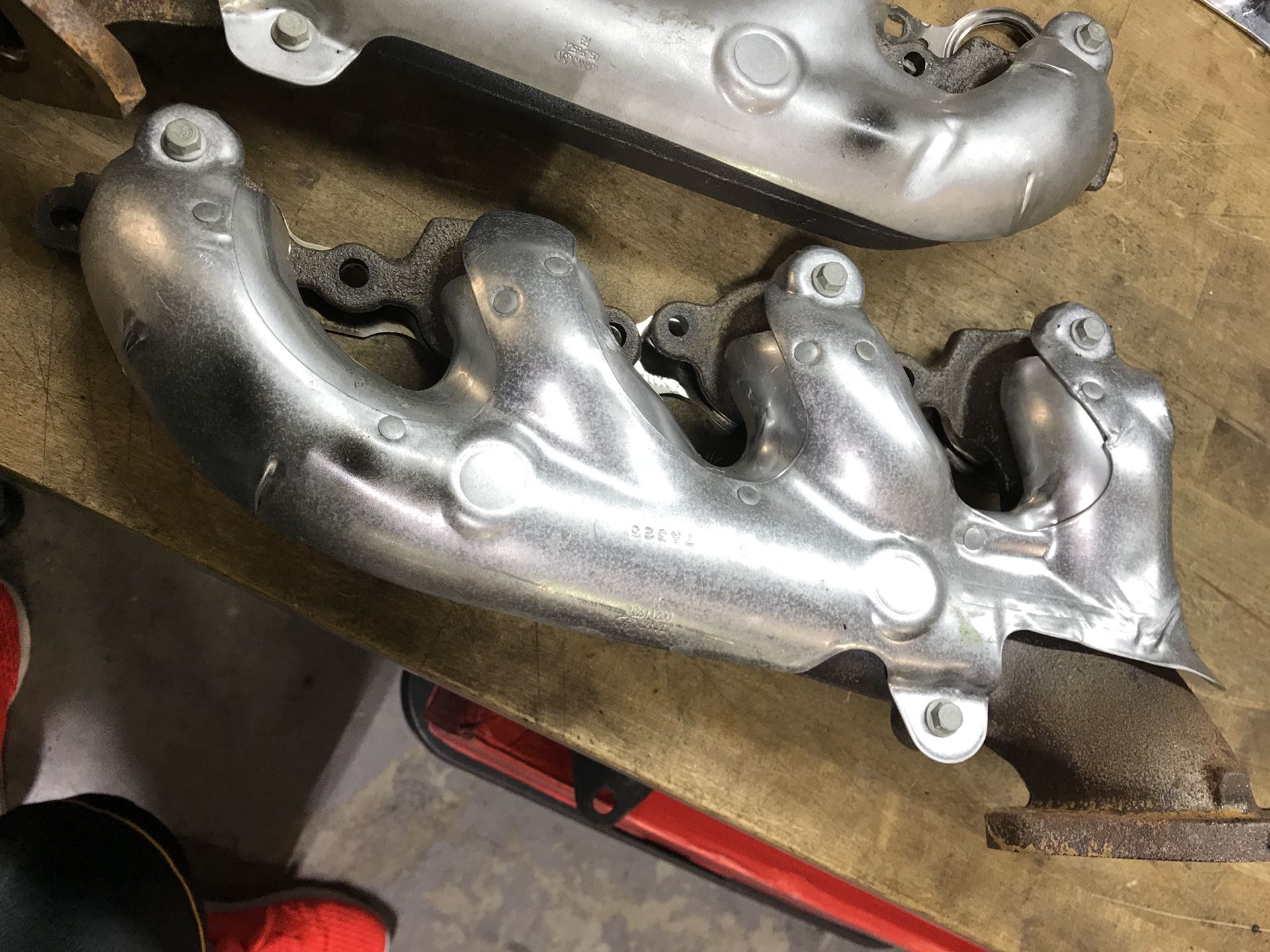 NEW LS3 EXHAUST MANIFOLDS w/ HEAT SHIELDS CRATE MOTOR TAKE OFF 6.0L 6