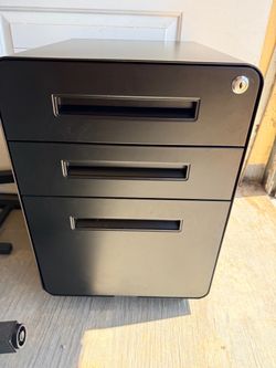 Round End Table with Storage Shelf