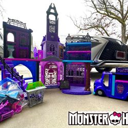 MONSTER HIGH HOUSE AND VAN!!!