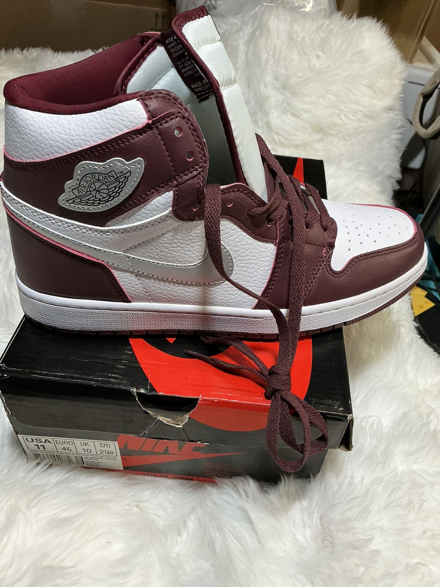 Burgundy N White Jordan 1