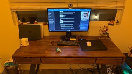 Computer desk