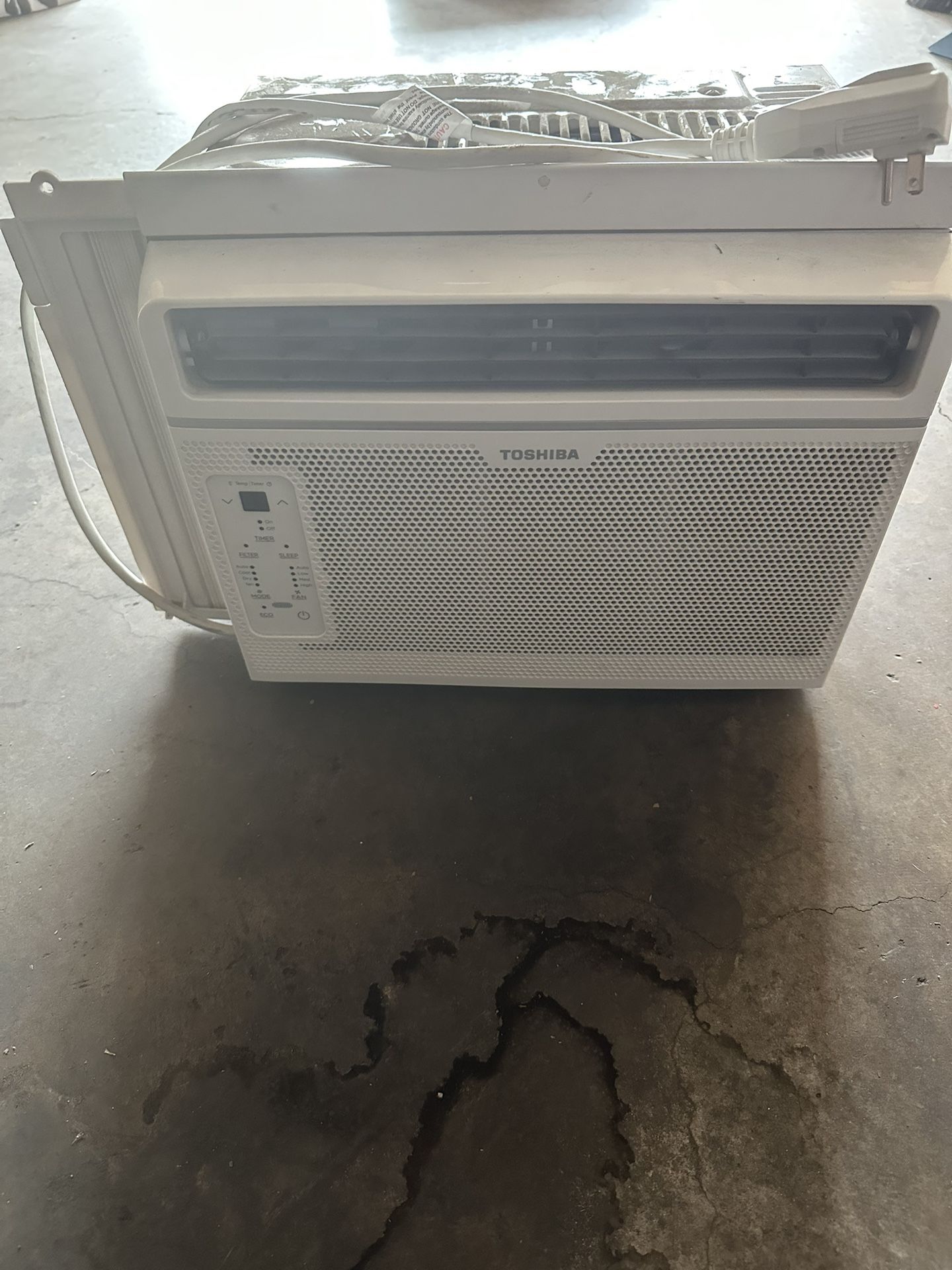 Toshiba Air Conditioner White Works Great