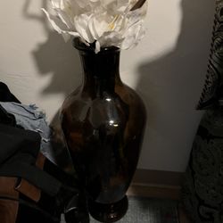 Tall Vase  With Flowers An Long Stix 