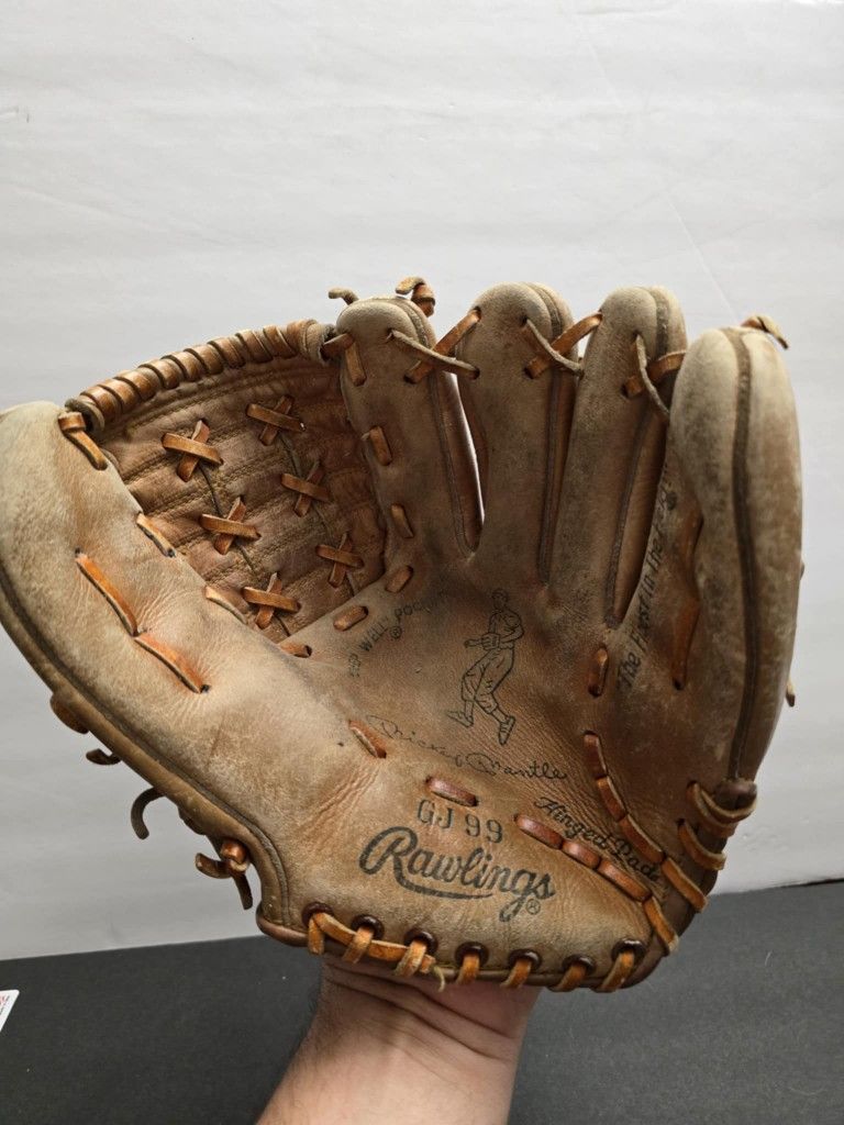 Vintage 1960s Rawlings Mickey Mantle Baseball Glove