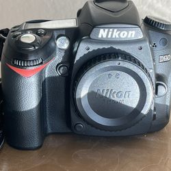 Nikon D90 12.3MP Digital Camera Black Body Only