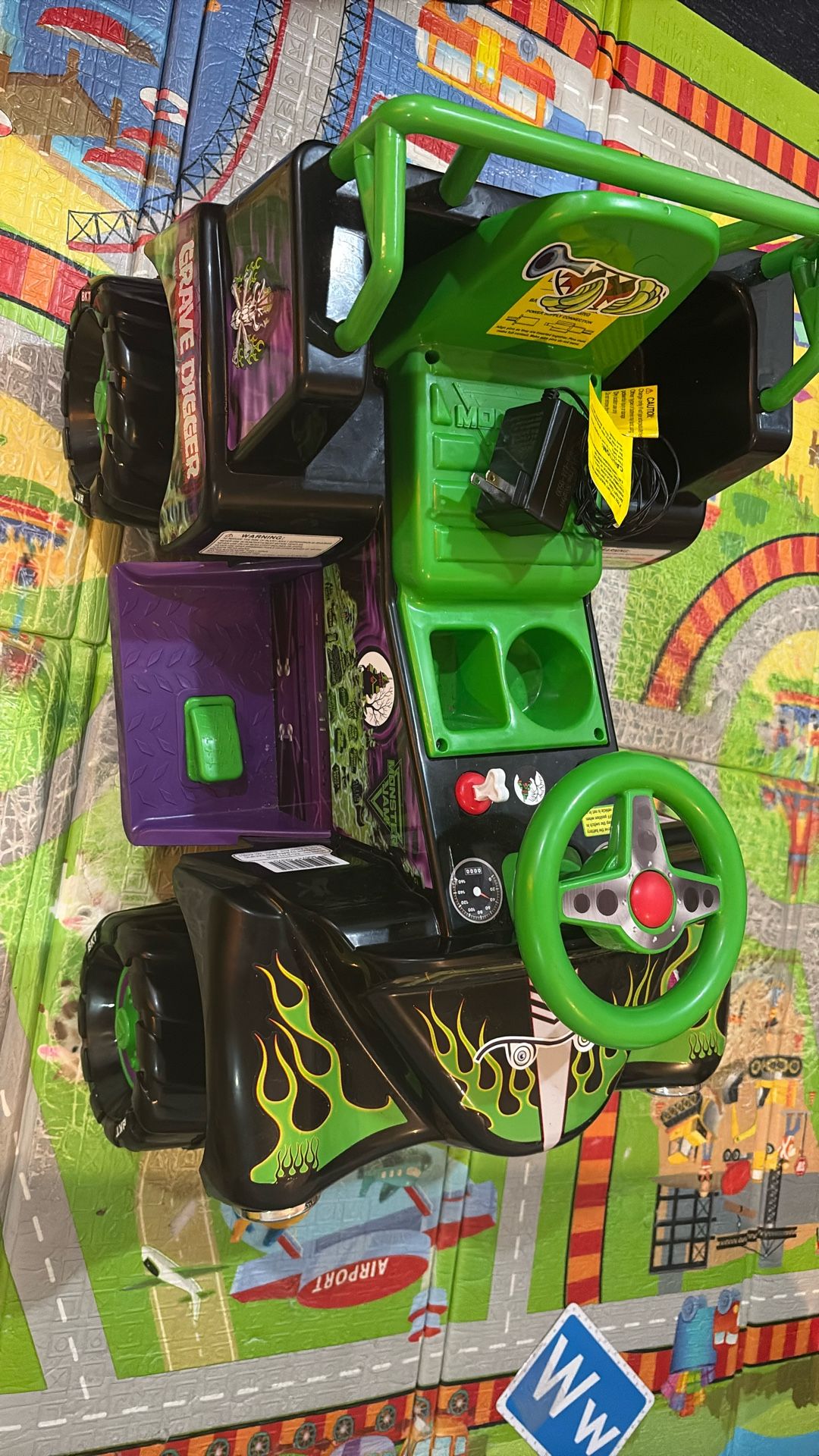 6 V Grave Digger , Ride On Car Monster Truck