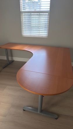 L-Shaped Corner Desk with Metal Legs