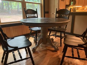 Dining room set with extension for middle