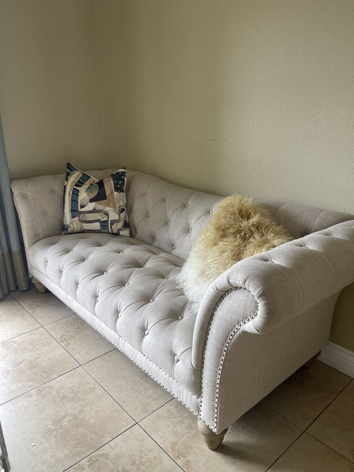 Tufted Linen Sofa 