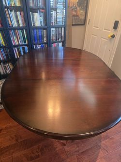 Dining table with Lief