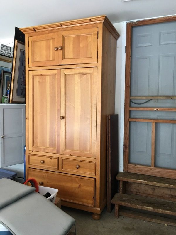 Broyhill very large solid oak armoire & entertainment center