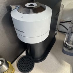 Nespresso Vertuo Next machine excellent condition