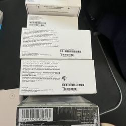 AirPods , Galaxy Buds 