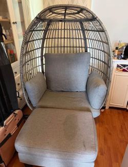 Egg chair with ottoman