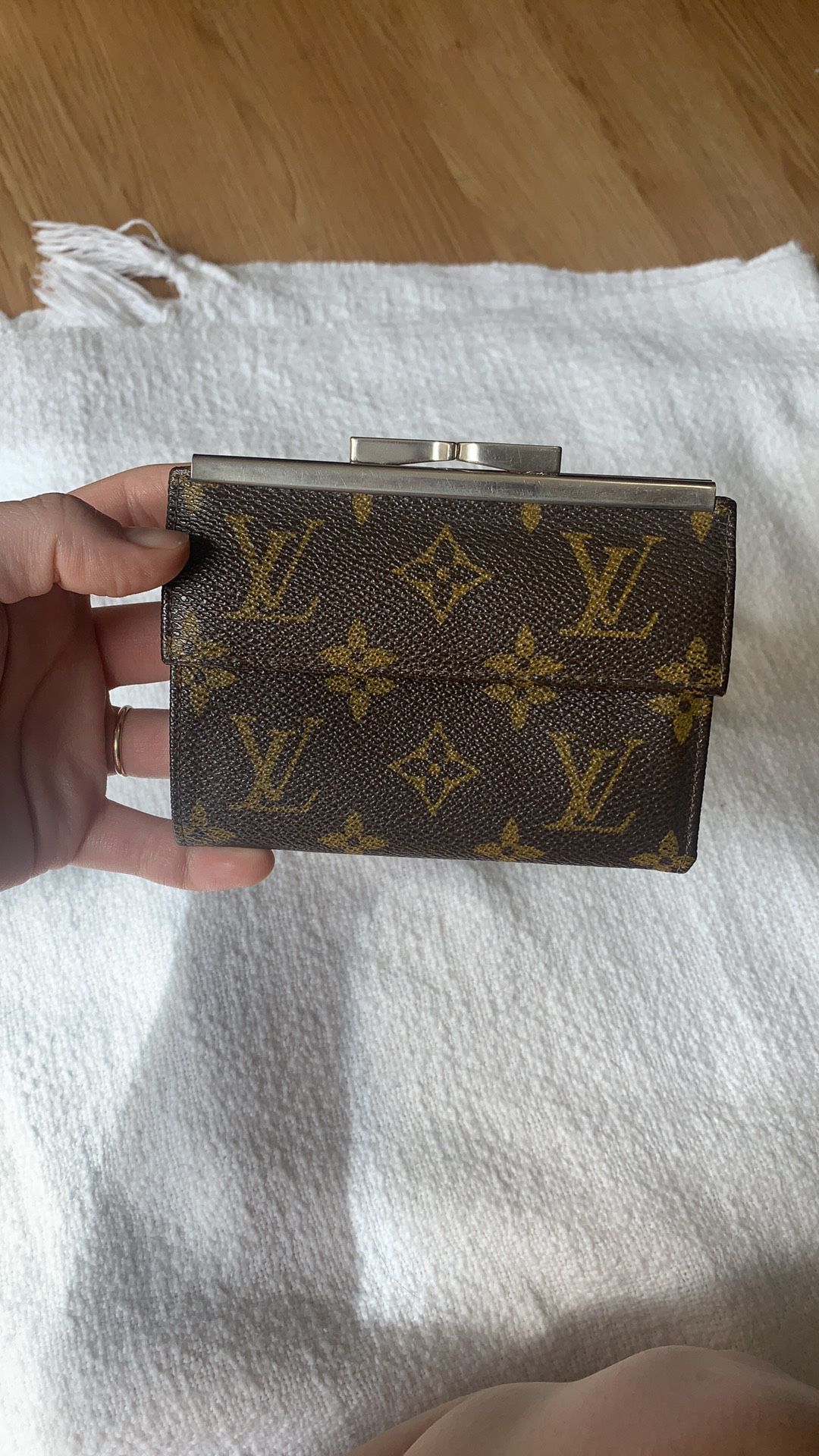 Louis Vuitton Round Coin Purse – yourvintagelvoe
