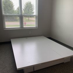 Full/Queen Flatform Bed With Drawer 