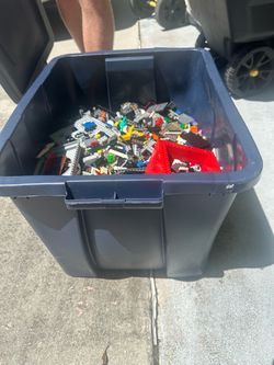 LEGOS Pieces 1000’s