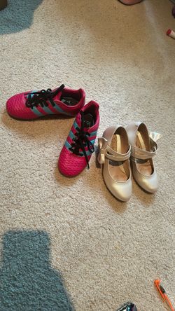Adidas Girls Soccer Shoes  Size 11