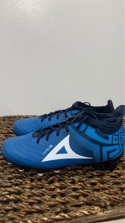 Boys imperi Soccer cleats size ten to twelve not used !!!