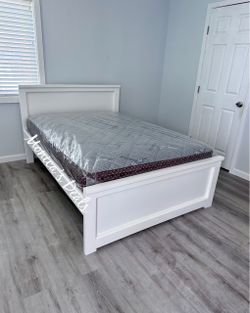 Full Solid Wood Bed With Mattress $440
