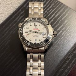 Omega Seamaster white dial black bezel steel