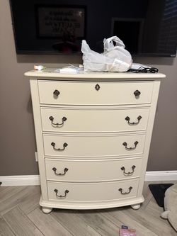 Twin Daybed and dresser