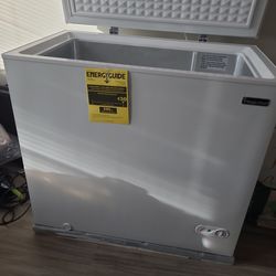 Magic Chef Deep Freezer 7.4 Cu Ft – Excellent Condition