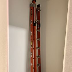 Werner 16-Foot Fiberglass Extension Ladder – 375 lb Capacity (Type IAA Professional Grade)