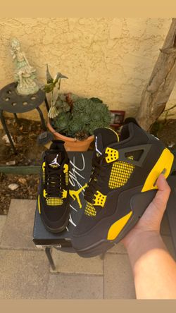 Air Jordan 4 Thunder 
