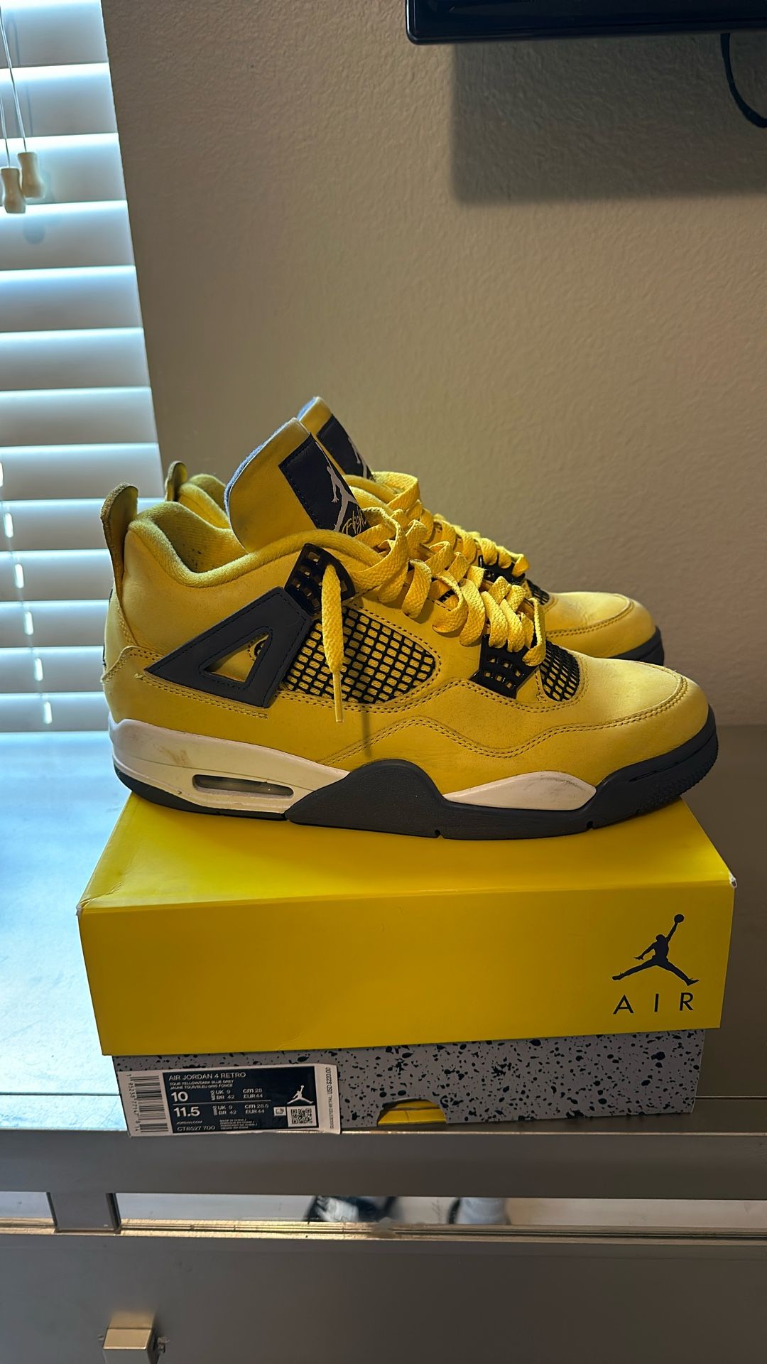 Air jordan 4 Lightning Size 10