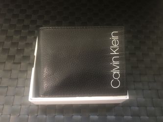 BNWT Calvin Klein Men's  Aviator Billfold Rare genuine leather Wallet pockets