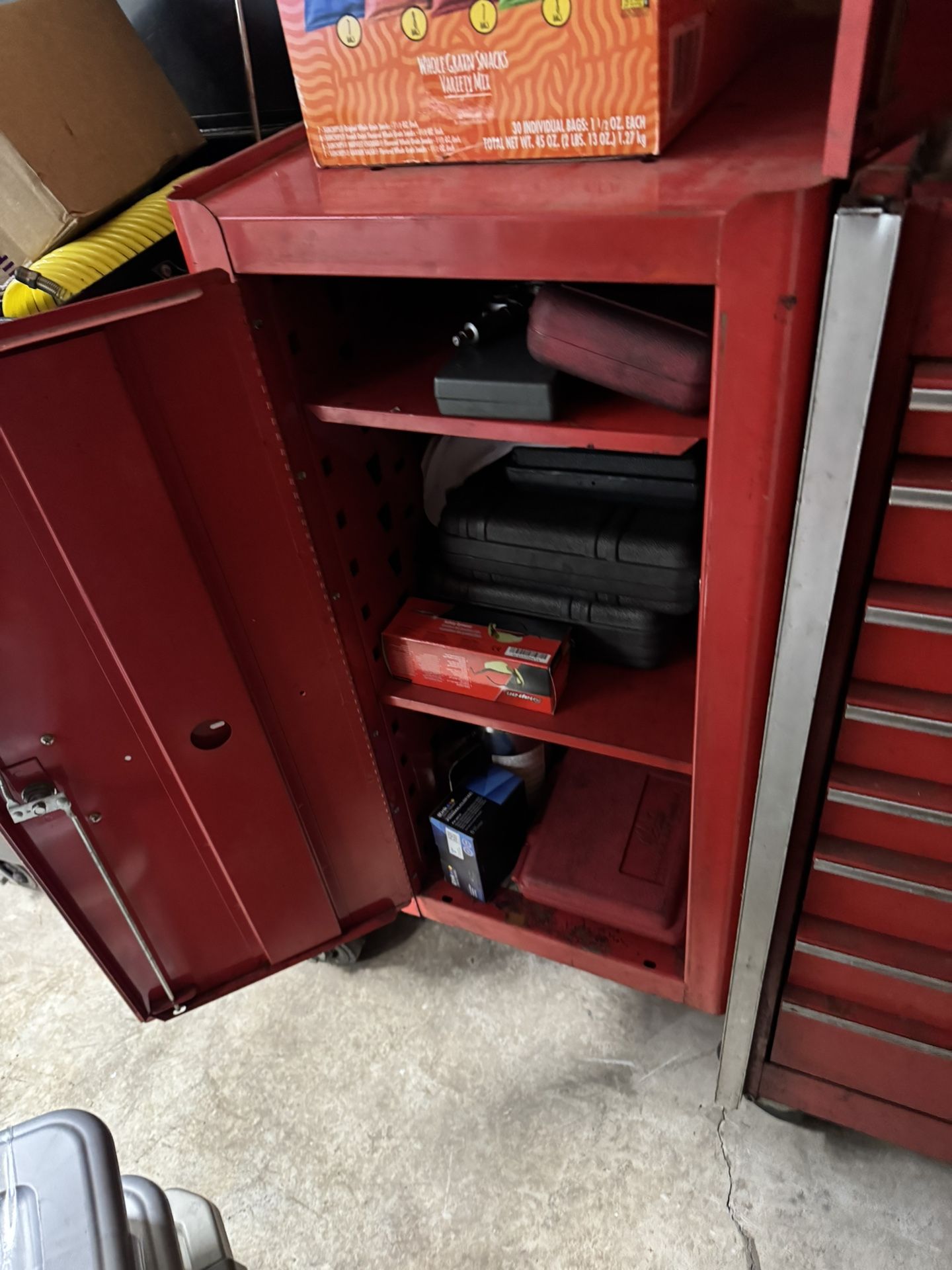 Snap On Tool Box With Side Cabernets