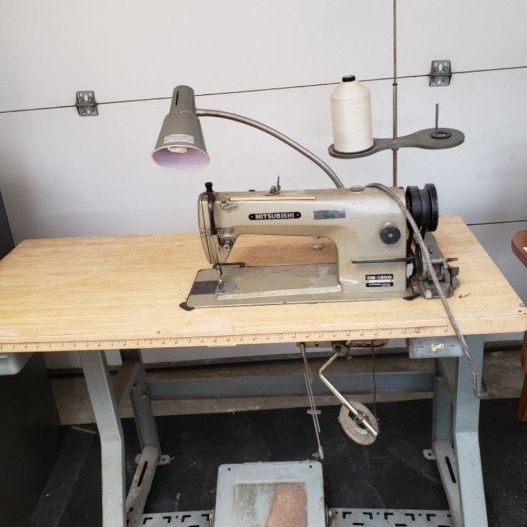 Mitsubishi Model DB-130G Upholstery Industrial Sewing Machine 