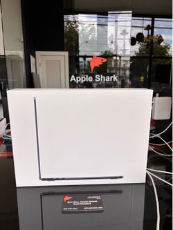 Brand  new MacBook Air 13in M5 Chip 16GB 512SSD! 1 year Apple Care! We offer financing