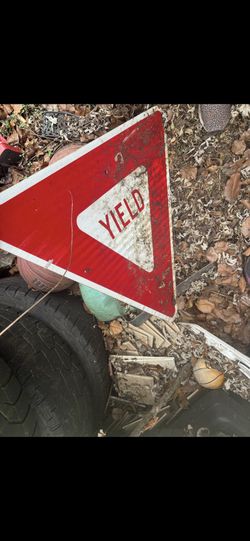 Large Reflective Yield Sign