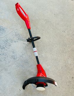 Homelite 13 in. 4 Amp Straight Electric String Trimmer / Guiro de Luz