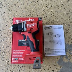 Milwaukee M18 18V Lithium-Ion Brushless Cordless 1/2 in. Compact Drill/Driver (Tool-Only)