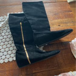 Tall Black Suede Stuart Weitzman Flat Boots   Woman’s Size 7