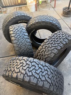 LT265/70/R17 (5) Tires Bfgoodrich all Terrain