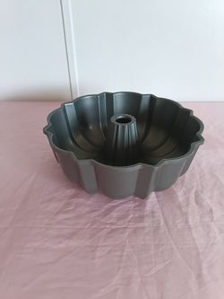 Nordic Ware Pro Cast Original Bundt Pan, 12 Cup, Grey