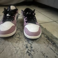 Jordan 1 Low SE Violet Shock White Black