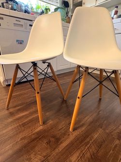 Set of 2 Modern White Chairs