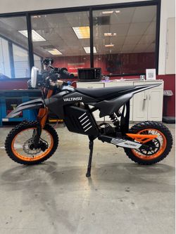 Electric cross-country bicycle