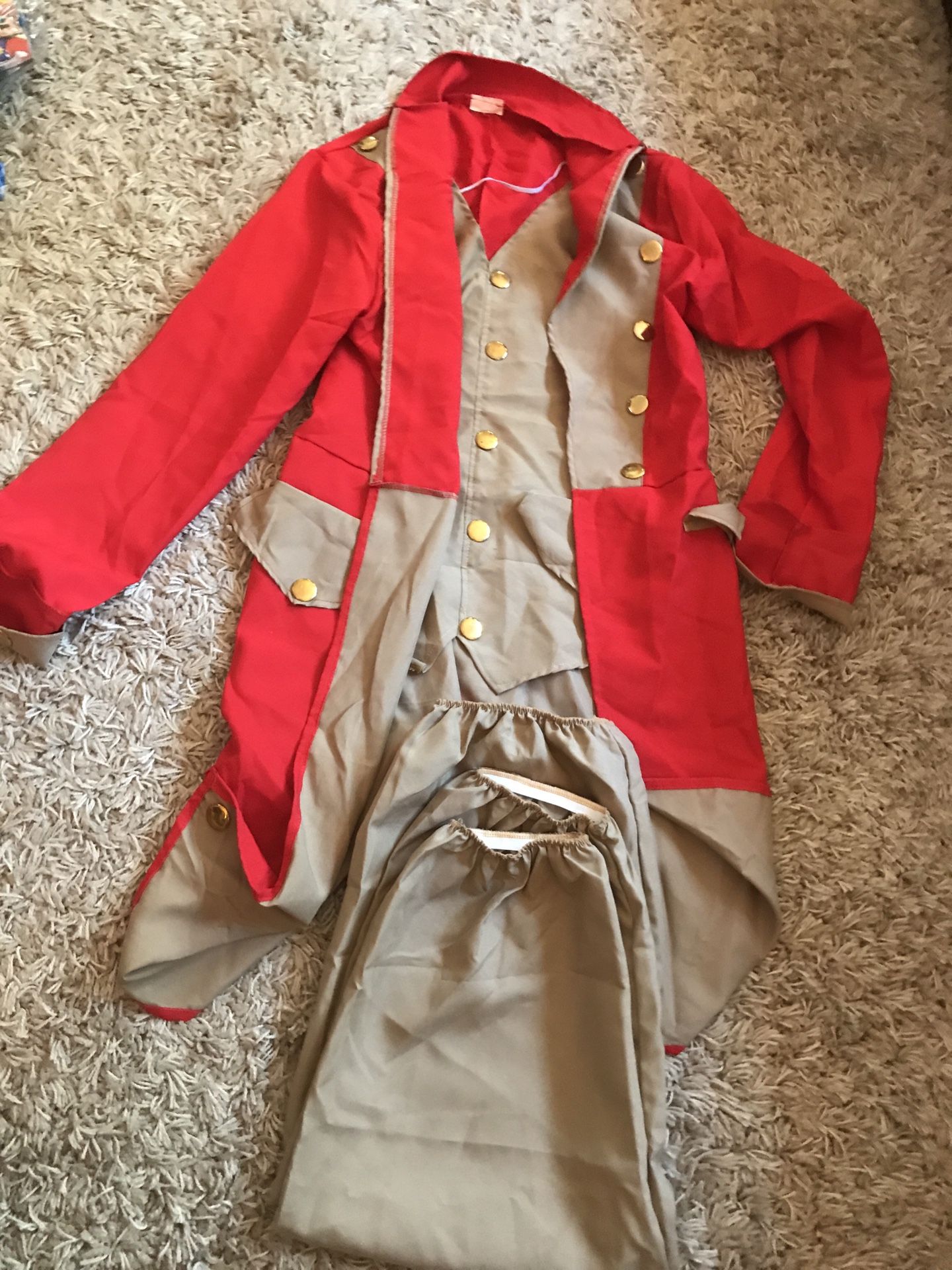 British Red Coat Men General Costume - This costume includes Vest, Long tail Jacket and Knickers $25 OBO
