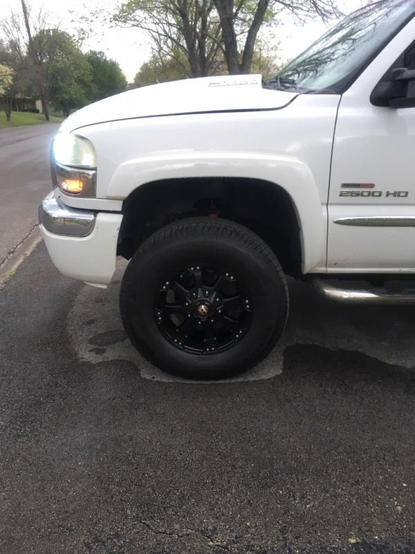 michelin defender ltx 295/70/18 with 18x8 wheel 8x6.5 lug