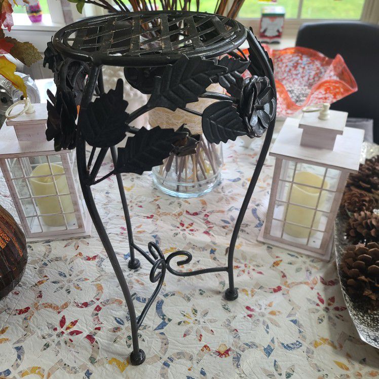 18 in Metal Plant Stand