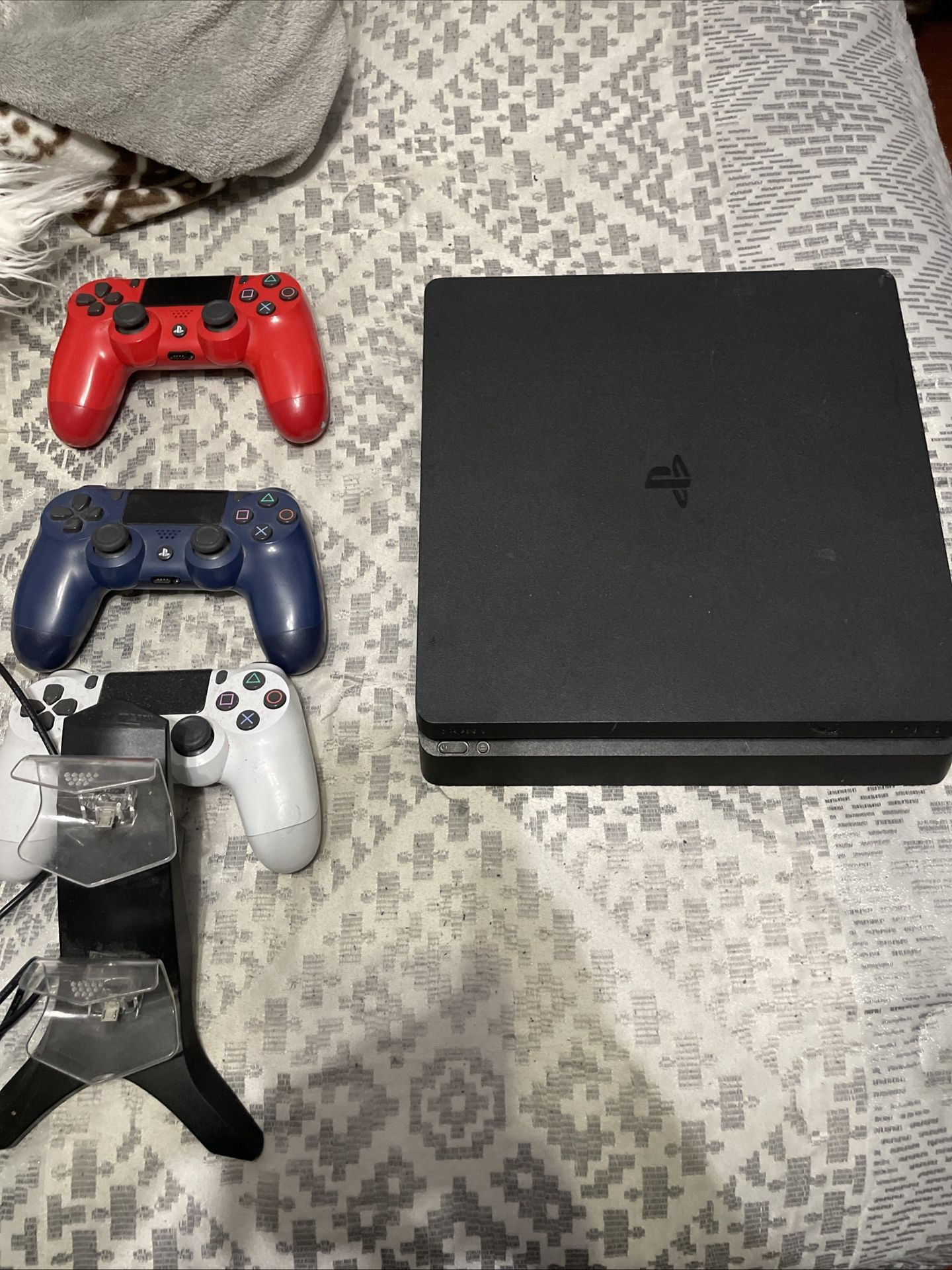 Playstation 4 Slim 500GB Used w/ Controller and Charging Dock