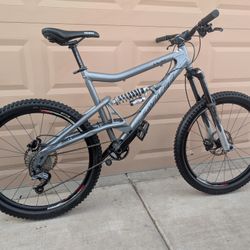 Santa Cruz MENS MOUNTAIN BIKE. (L) (26"x2.40). Freshly Túne Up EXCELLLENT CONDITION 👌🏼